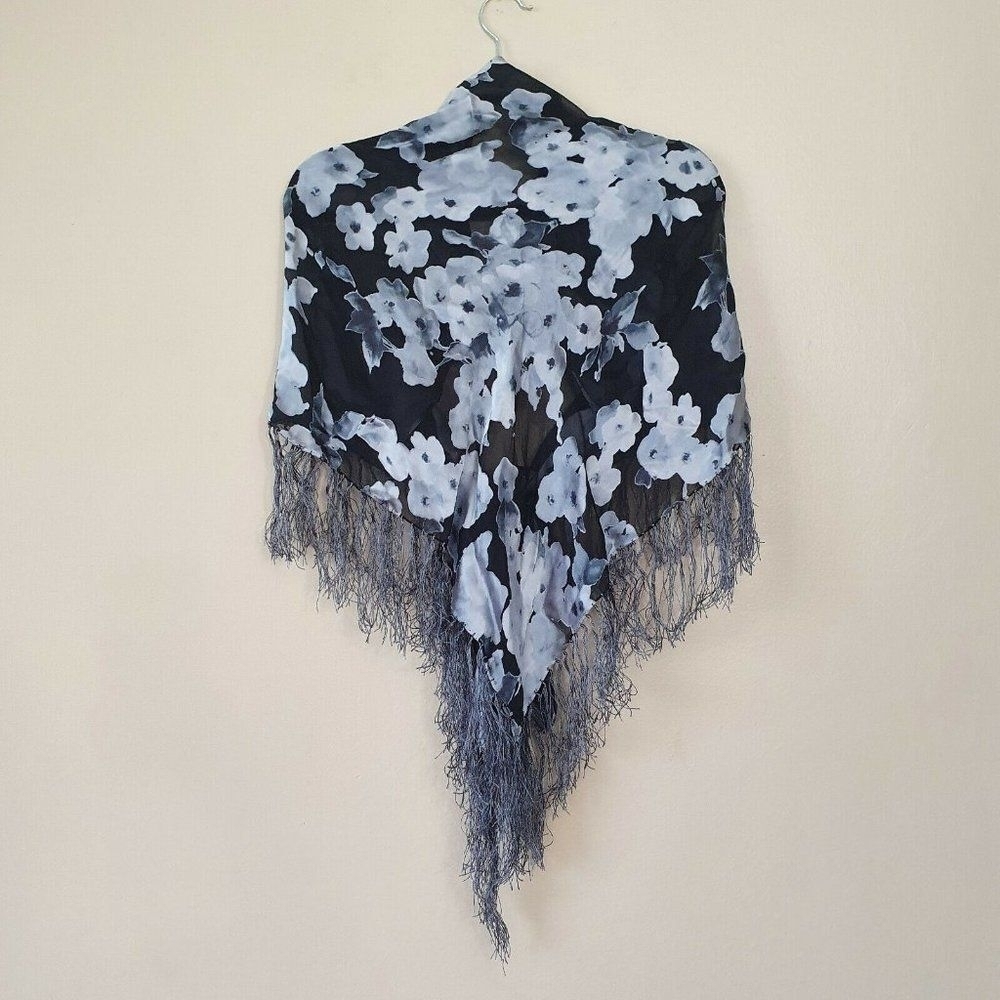 Women's shawl, summer, light size 35x35 - Picture 4 of 4